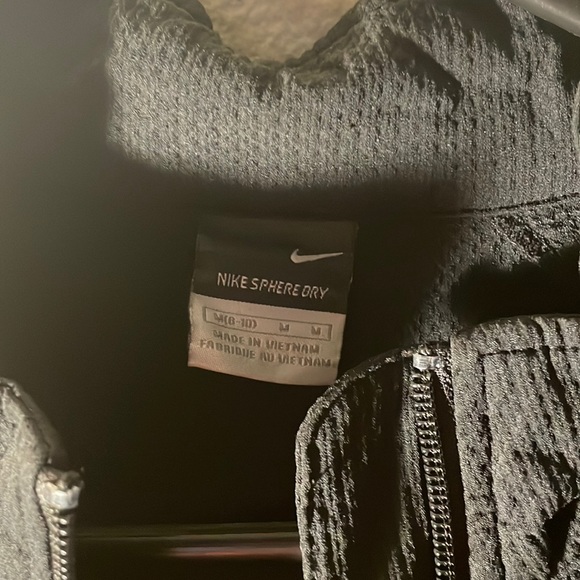 Nike Sphere Dry - Picture 2 of 4